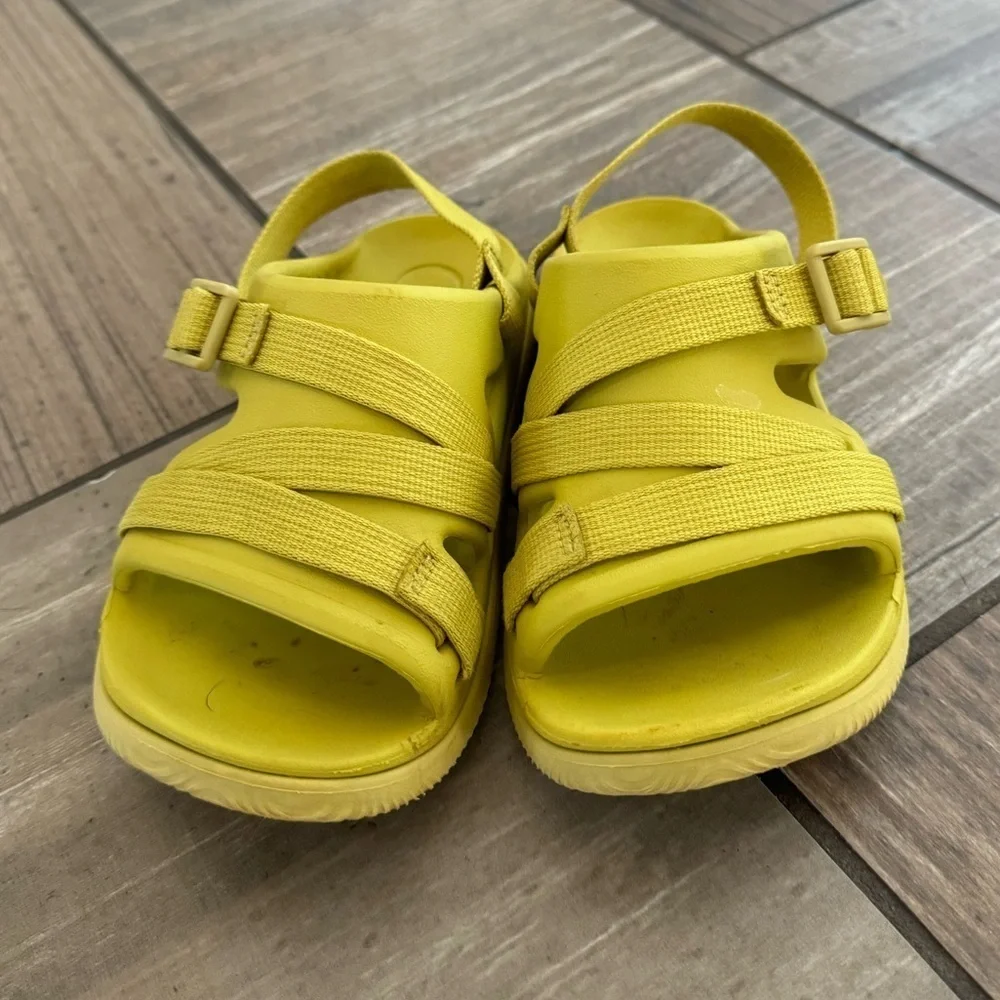 Chaco kids chills sport sandals size 2